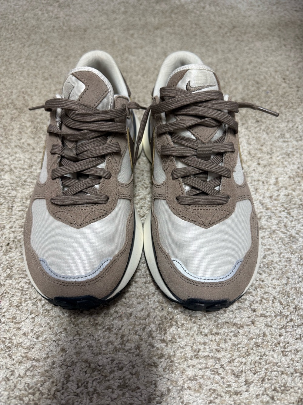 Nike Womens Phoenix Waffle Running Shoes in Taupe/Brown